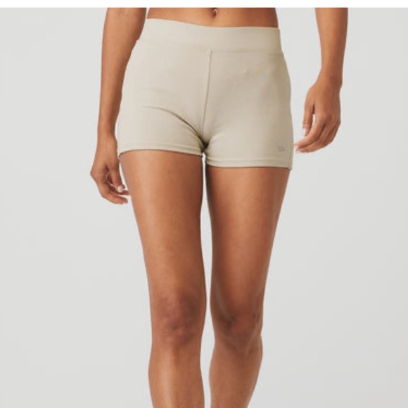 Alo Yoga Goddess Rib High-Waist Hot Short - Oatmeal Heather - Picture 4 of 4